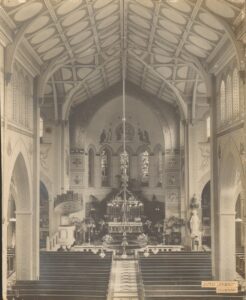 Interieur van de Nicolaaskerk aan de Dorpsstraat nr. 24