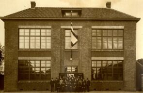 De openbare lagere school, Dorpsstraat 114 (coll. HGOS)